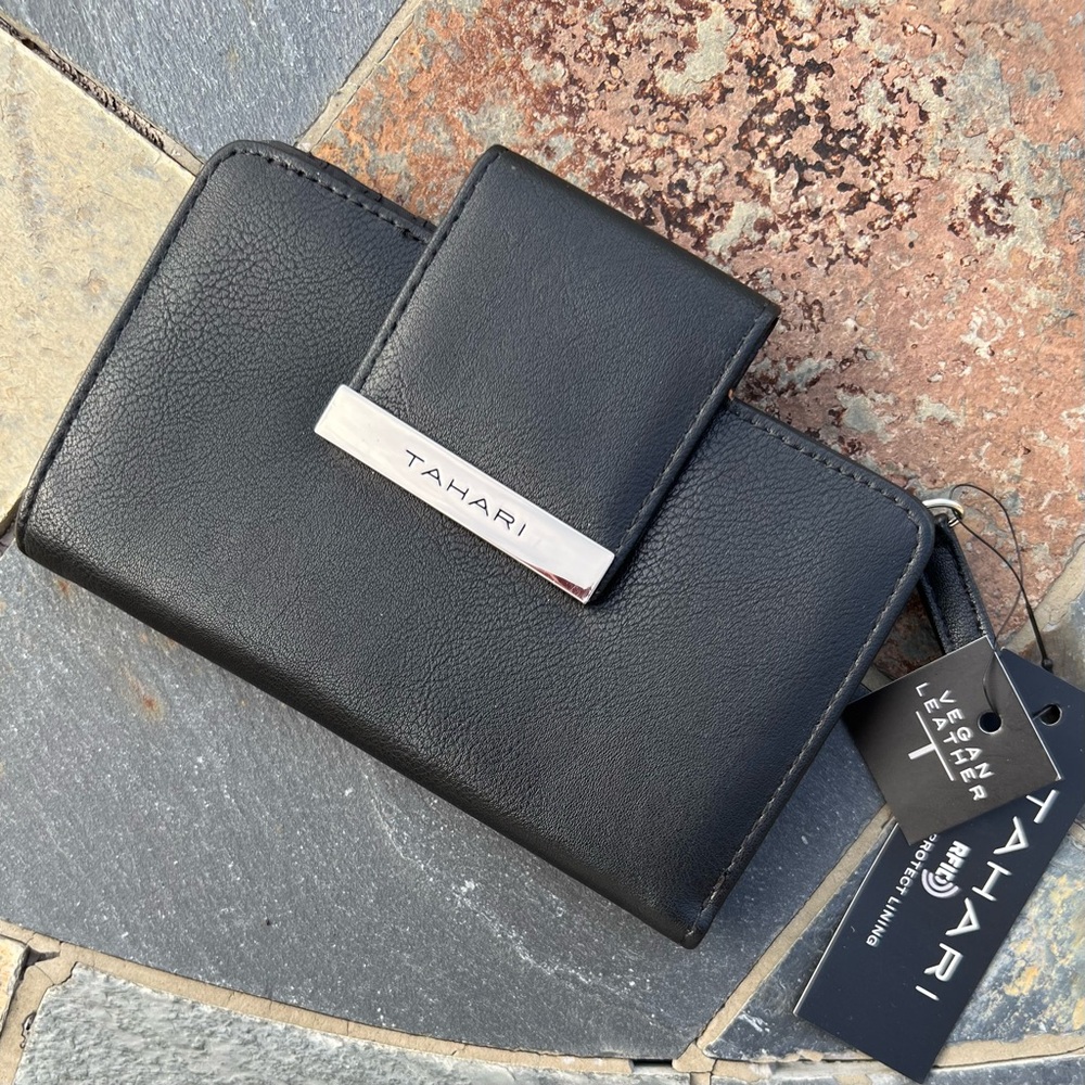 NWT TAHARI RFID WALLET ORGANIZER CASE